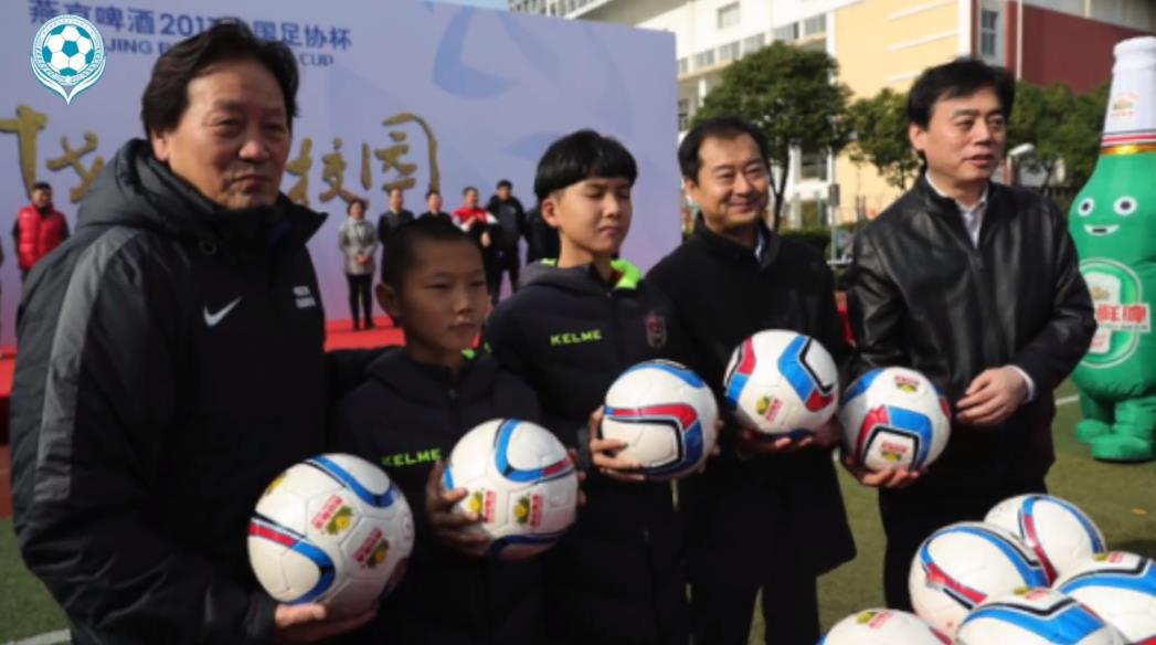  法甲联盟启动公益计划助力青少年足球  